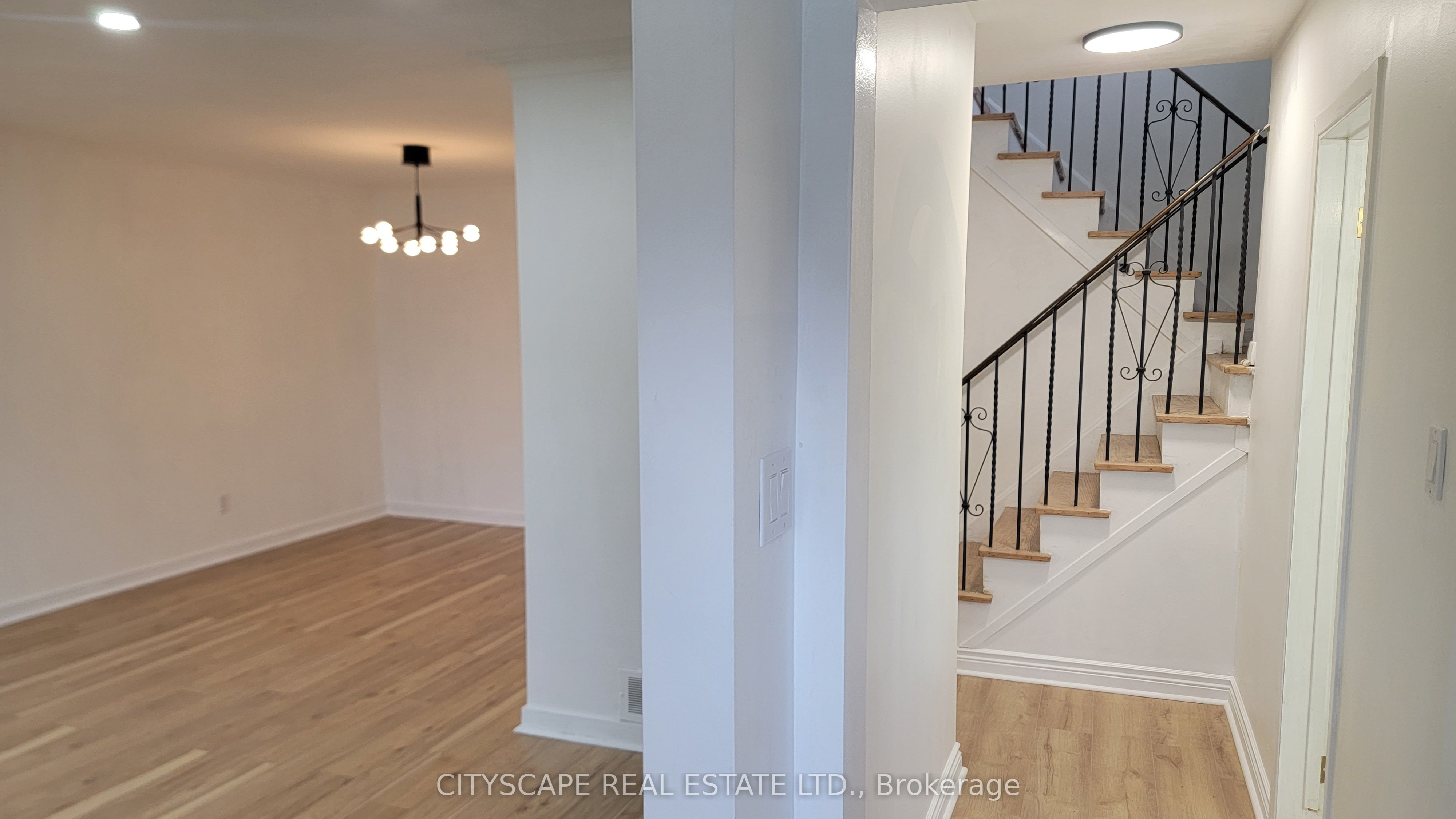Additional image 3 of 3450 Ellengale Drive, Mississauga, ON, L5C 1Z7