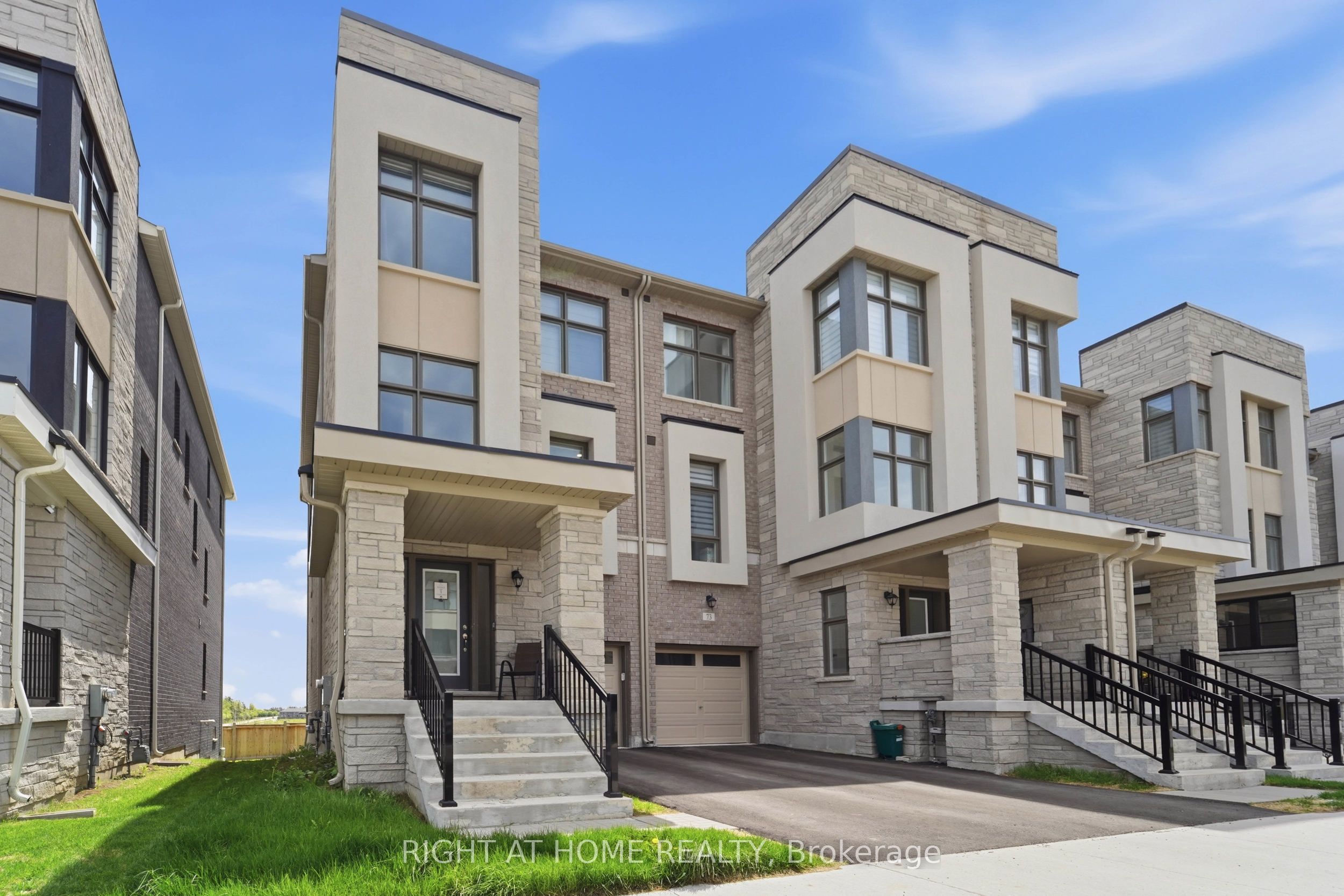 Additional image 3 of 75 Puisaya Drive, Richmond Hill, ON, L4E 1L2