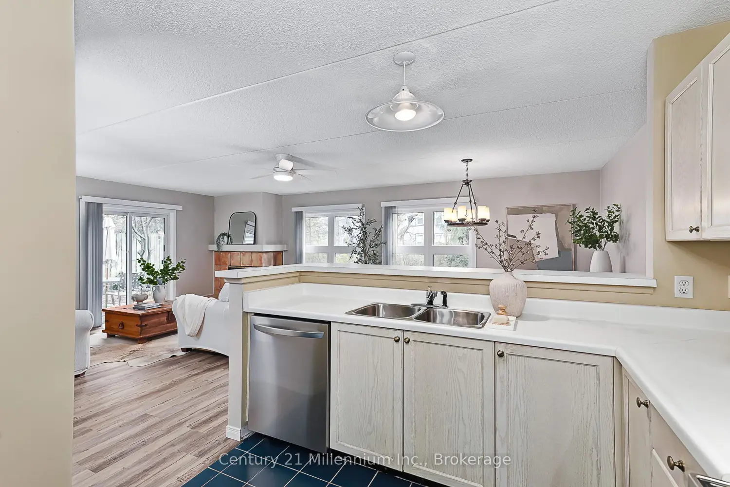 409 Mariners Way photo 5