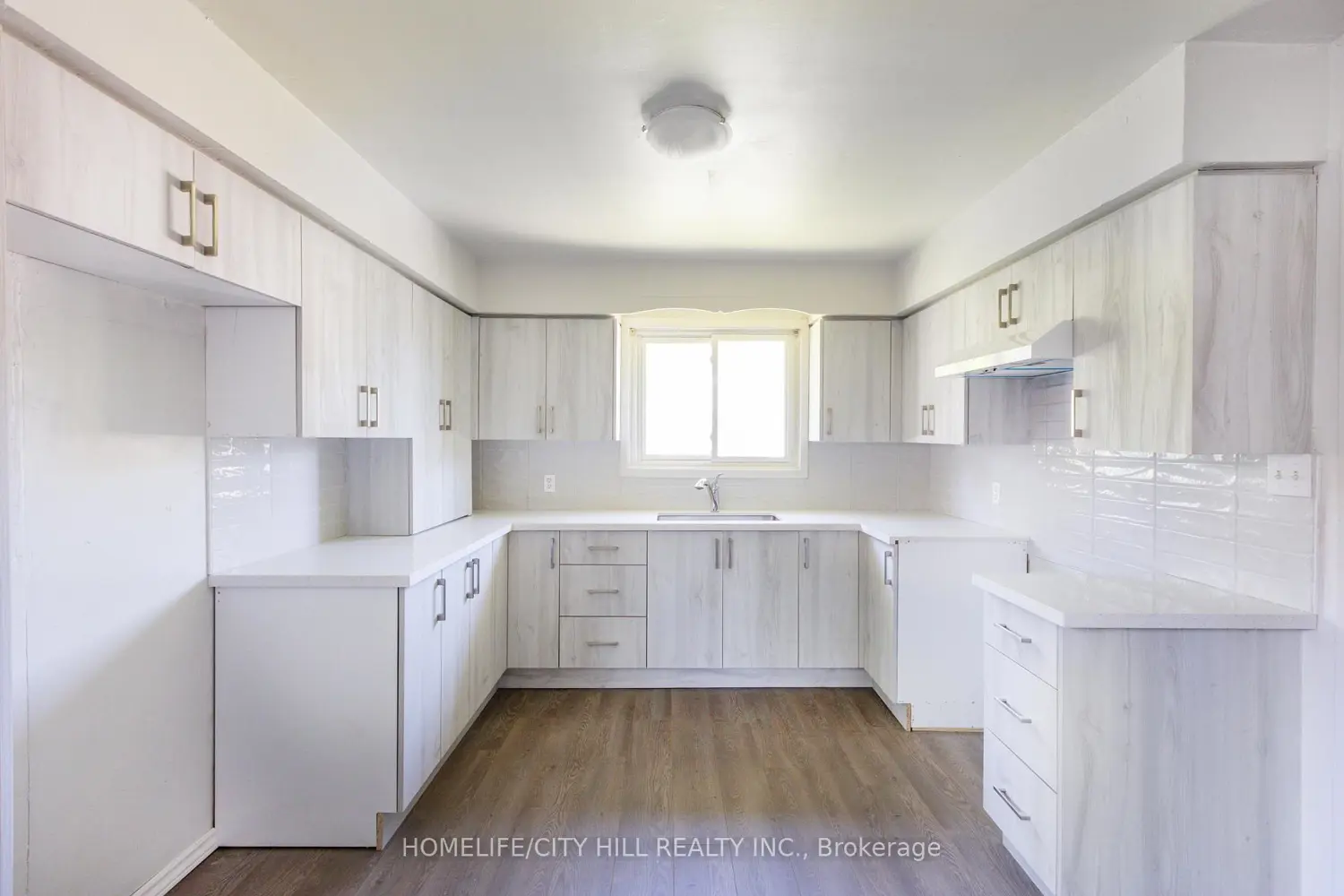 347 Hollywood Drive photo 3