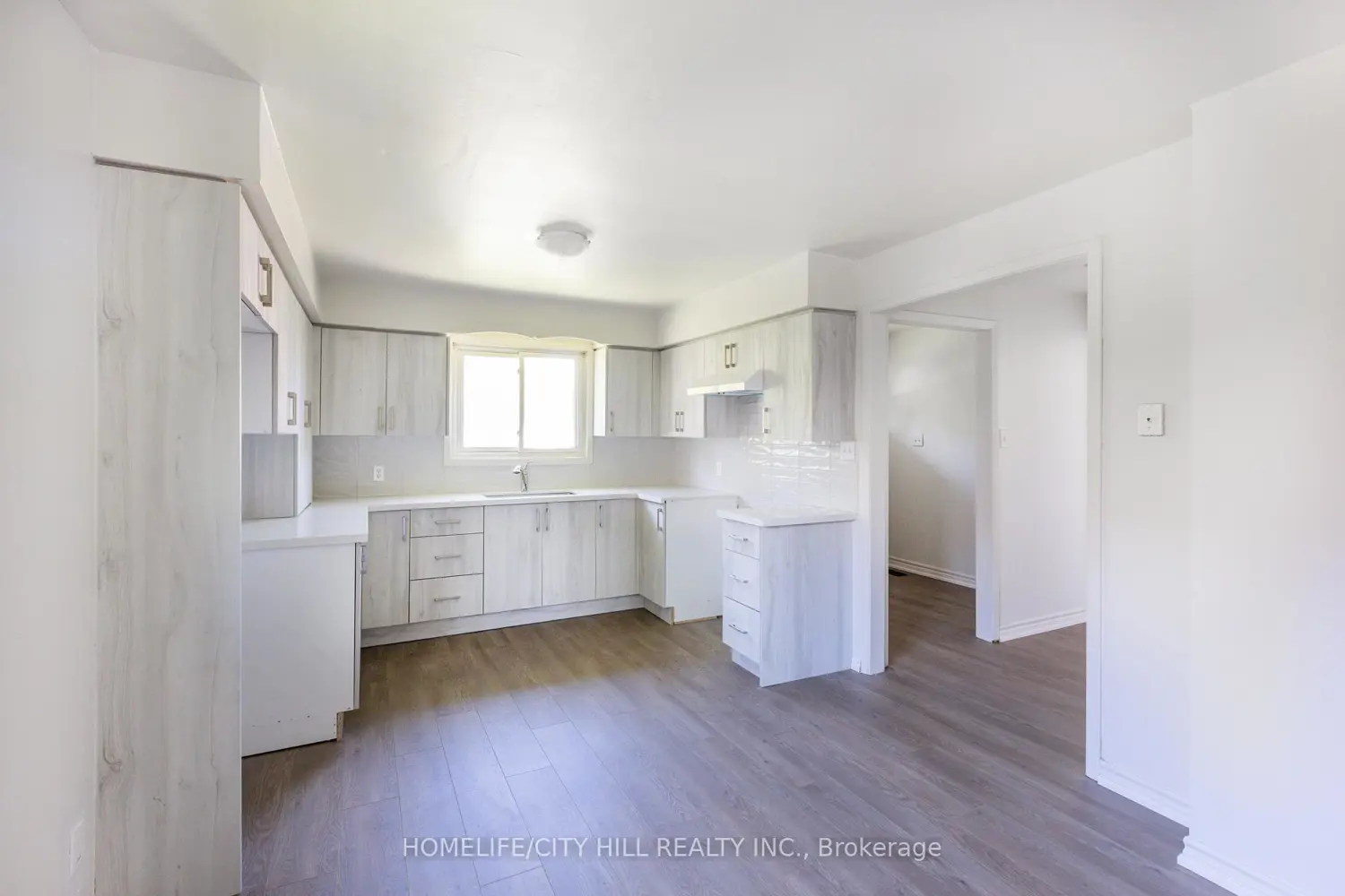 347 Hollywood Drive photo 2