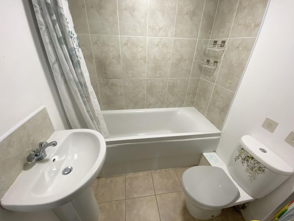 Additional image 8 of 2 bed flat to rentLugley Street, Newport PO30