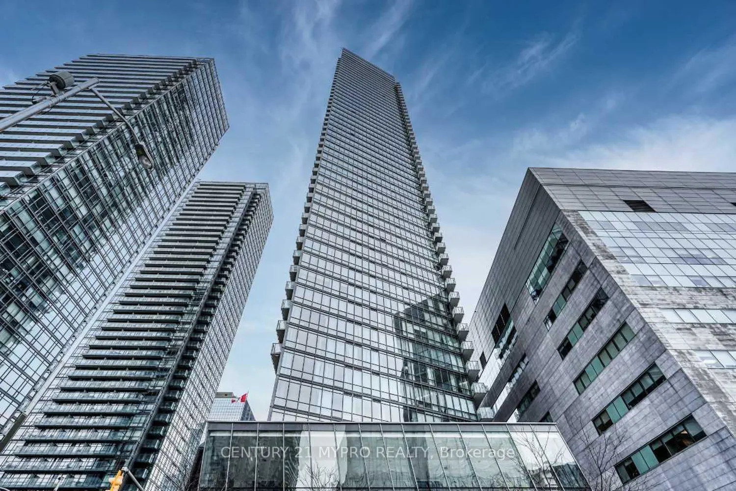 832 Bay Street 2810