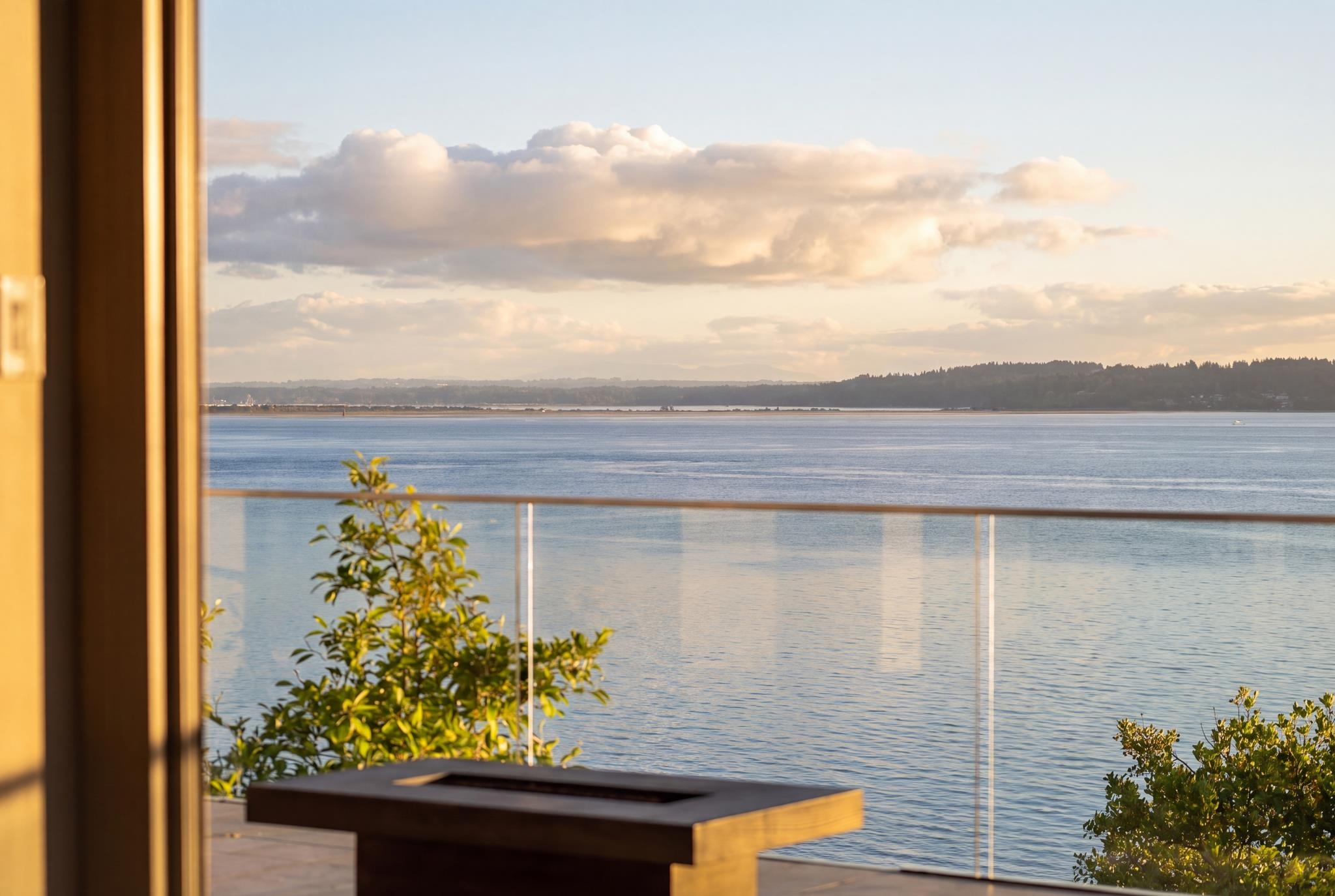 Additional image 2 of 14220 Marine Drive, White Rock, BC, V4B 1A8