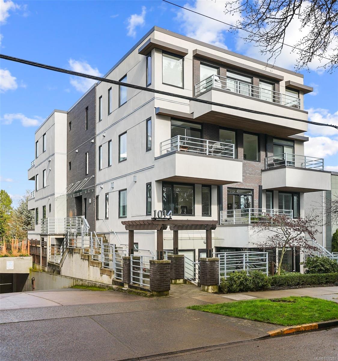 102-1014 Park Boulevard, Victoria, BC, V8V 2T4