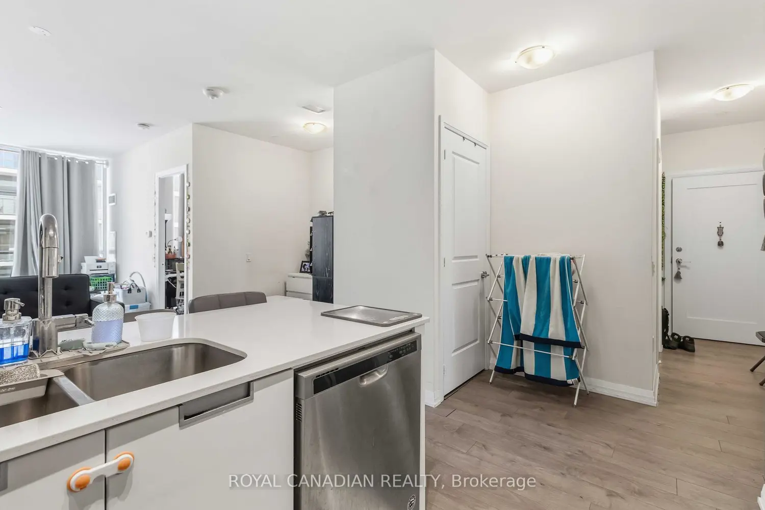 Additional image 14 of 65 Watergarden Drive 1501