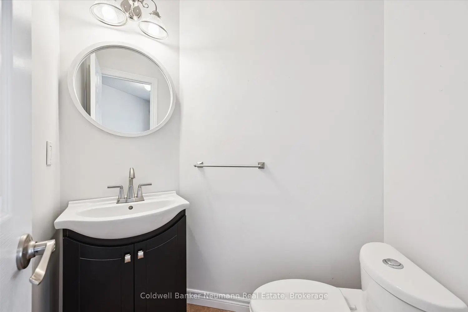 176 Colonial Drive photo 3