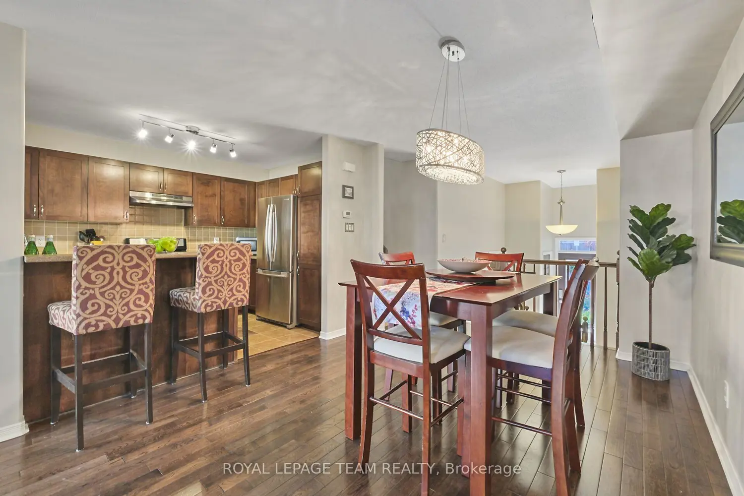 215 Parkrose Private photo 4