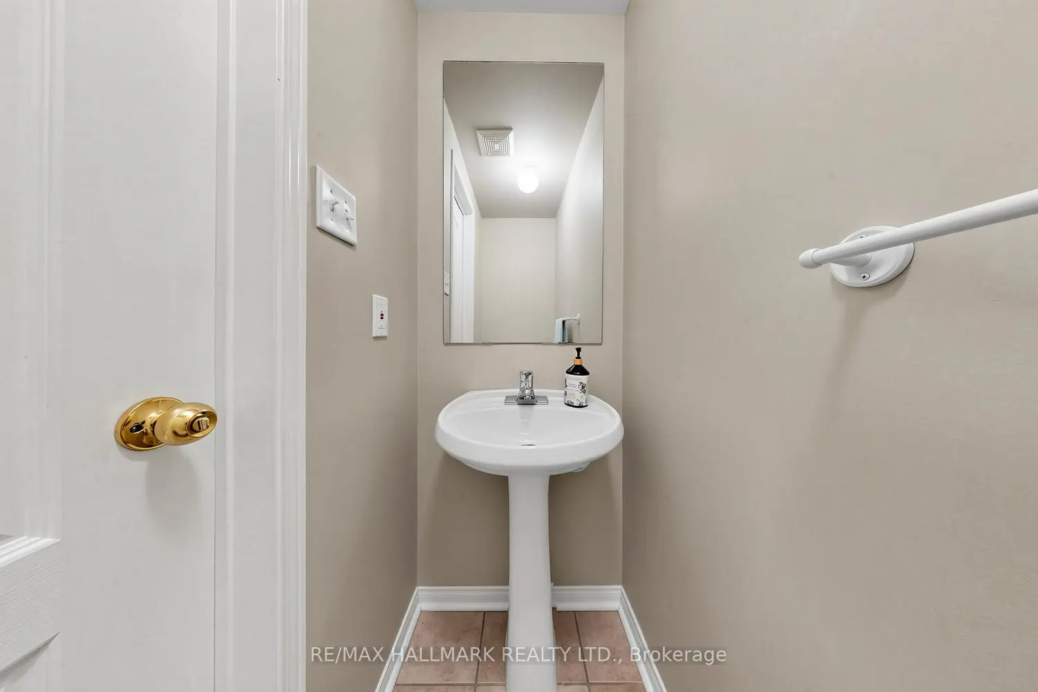 Additional image 9 of 72 Walkview Crescent