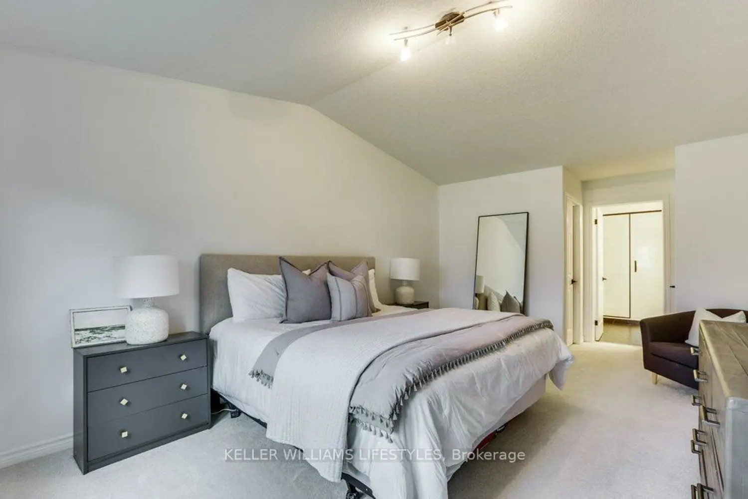 Additional image 12 of 2090 Denview Avenue