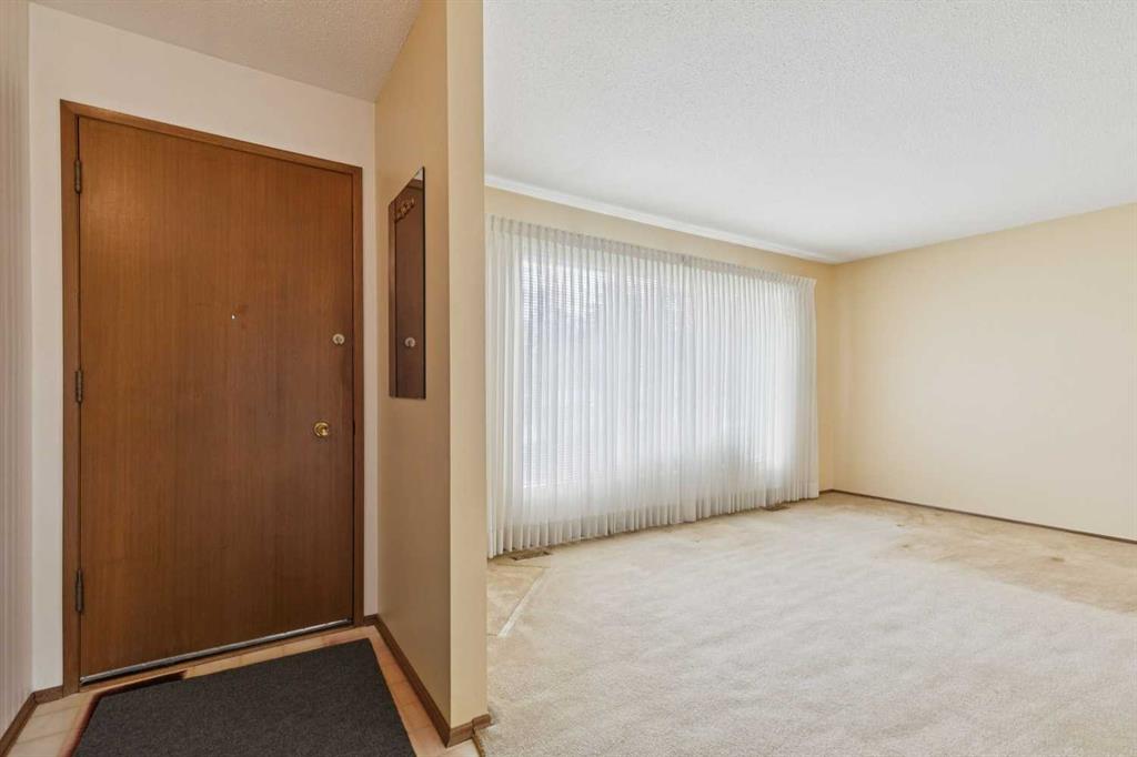 Additional image 3 of 146 Oakmoor Place SW, Calgary, AB, T2V 4A3