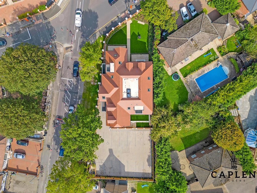 Additional image 14 of 3 bed flat to rentManor Road, Chigwell IG7