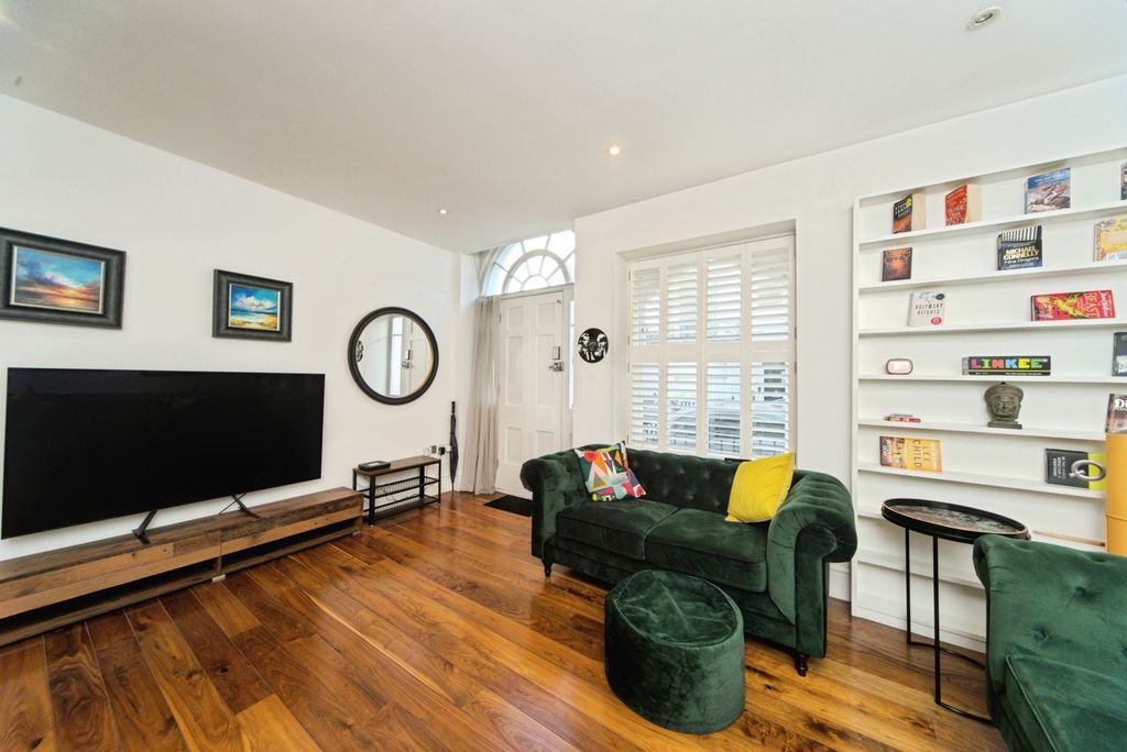 Additional image 2 of 3 bed maisonette to rentDevonshire Place, Brighton BN2