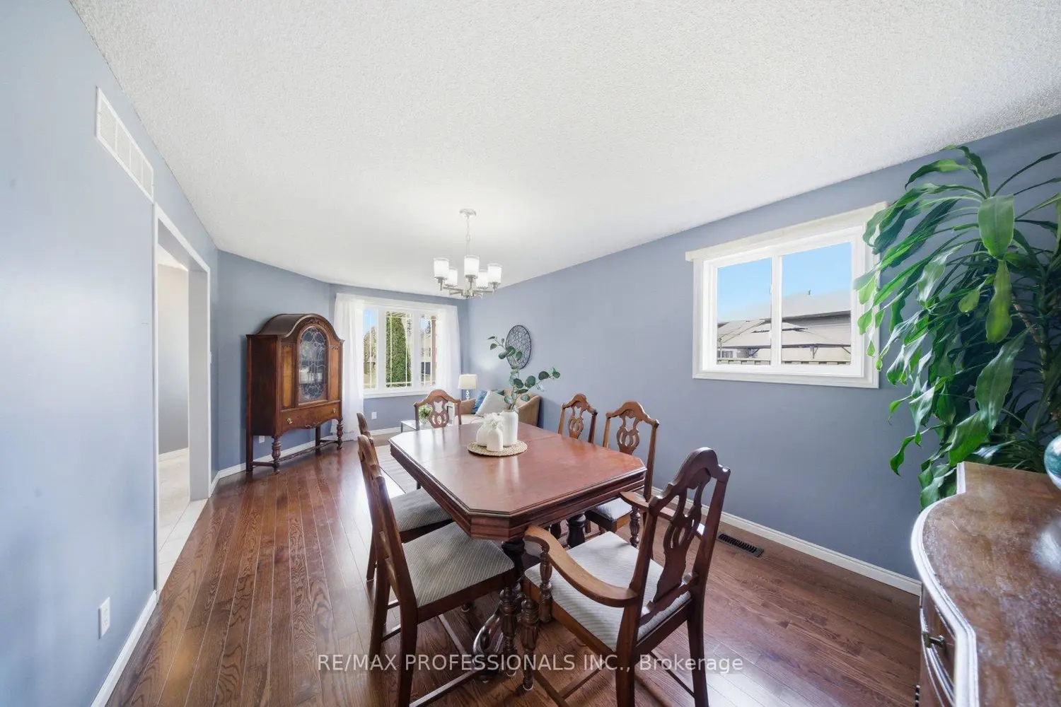 200 Morrison Drive photo 3