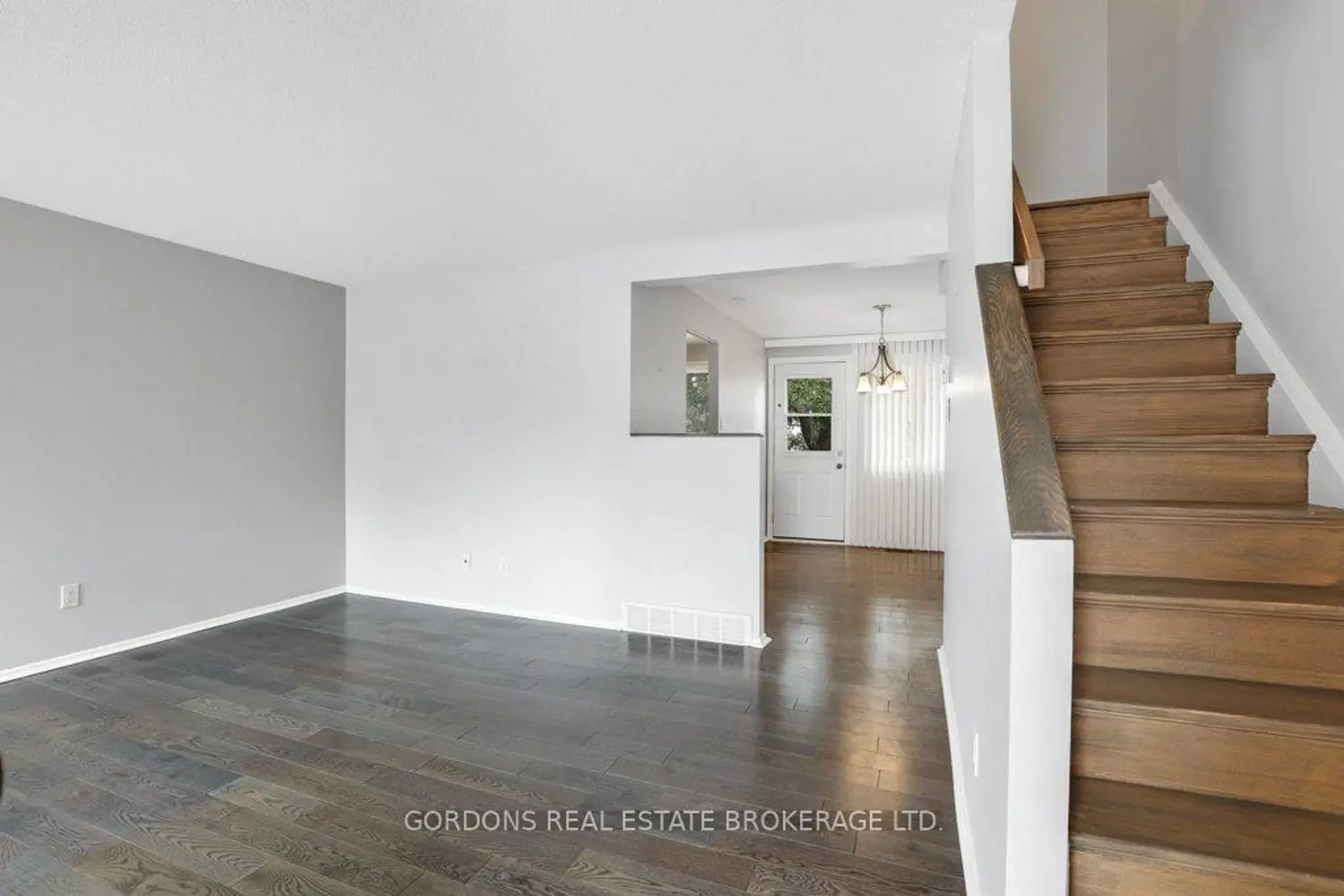 1562 Lassiter Terrace photo 2