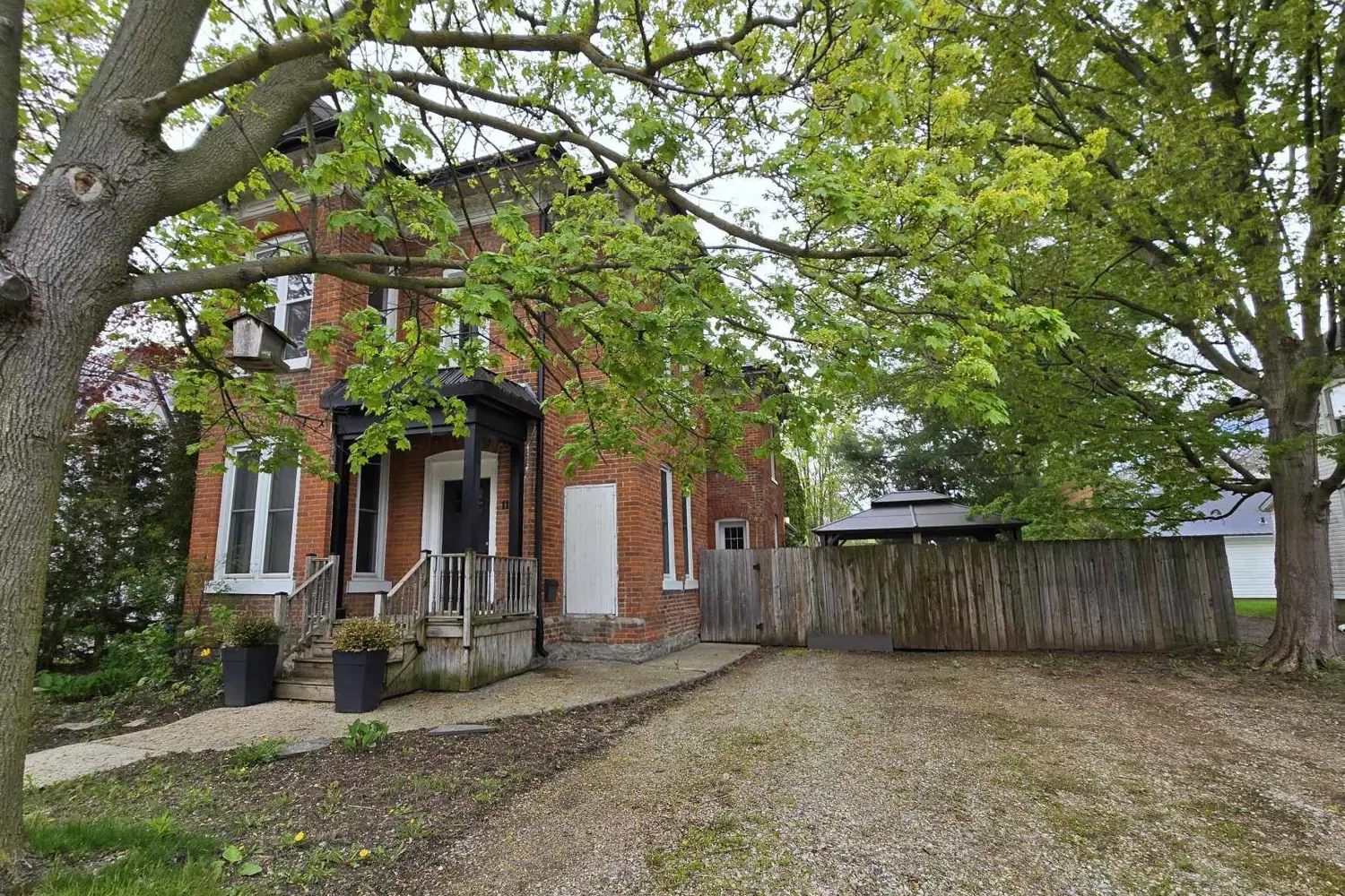 11 Maple Street