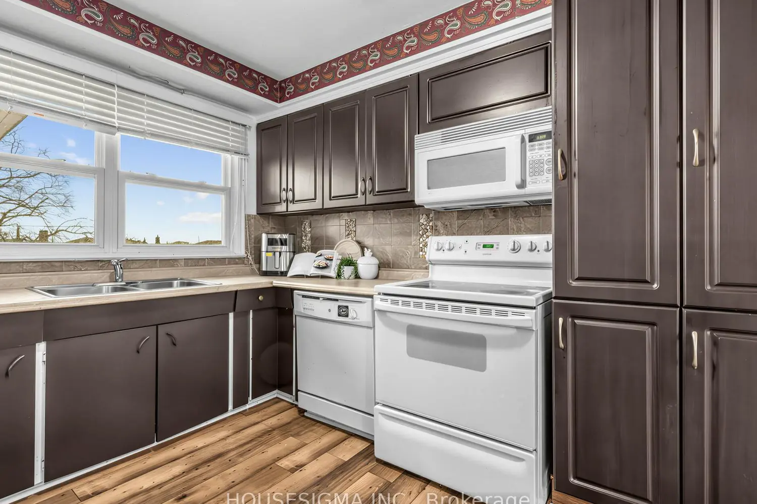 Additional image 10 of 169 Sloane Avenue
