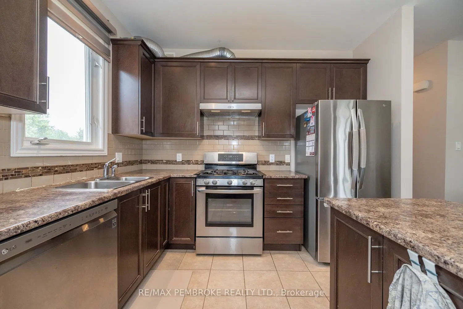 Additional image 3 of 547 Gardner Crescent
