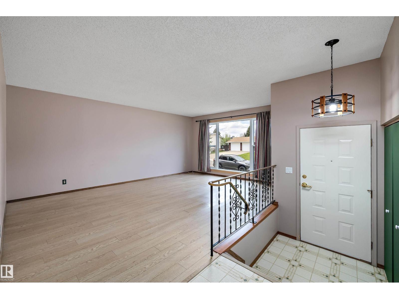 Additional image 2 of 16307 111 Street NW, Edmonton, AB, T5X2A9