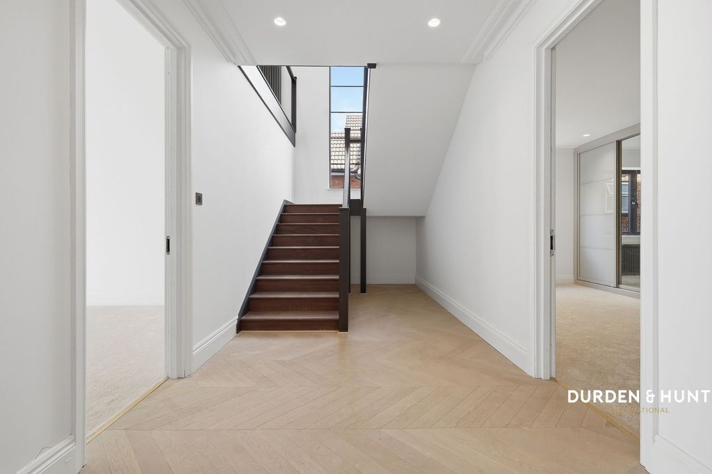 Additional image 9 of 4 bed detached bungalow to rentTomswood Road, Chigwell IG7