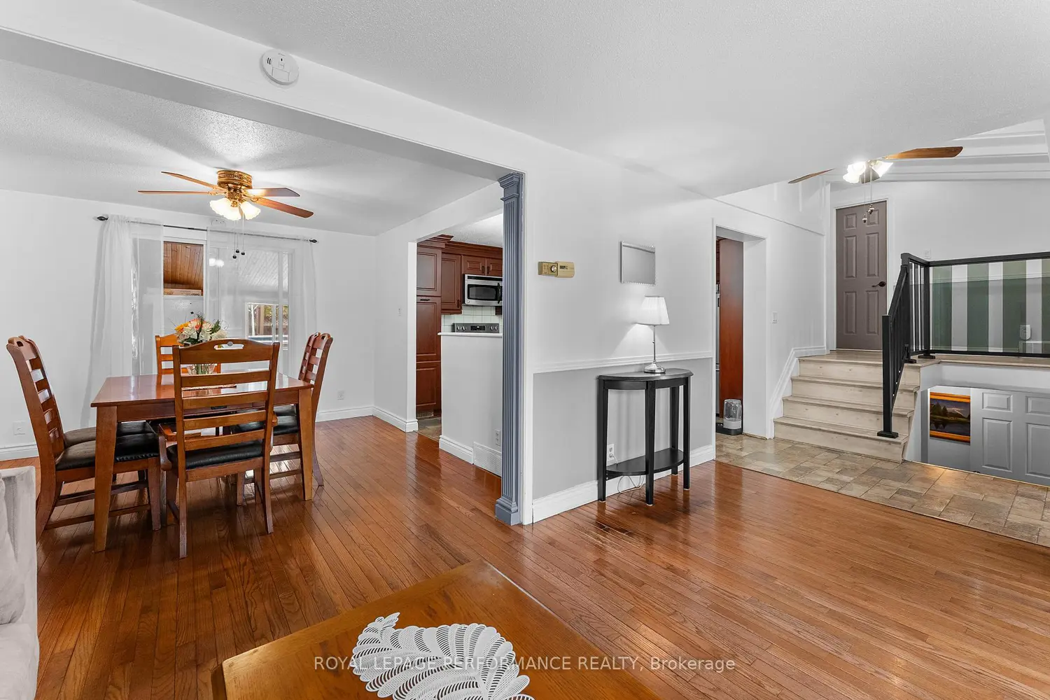 420 Hatfield Crescent photo 2