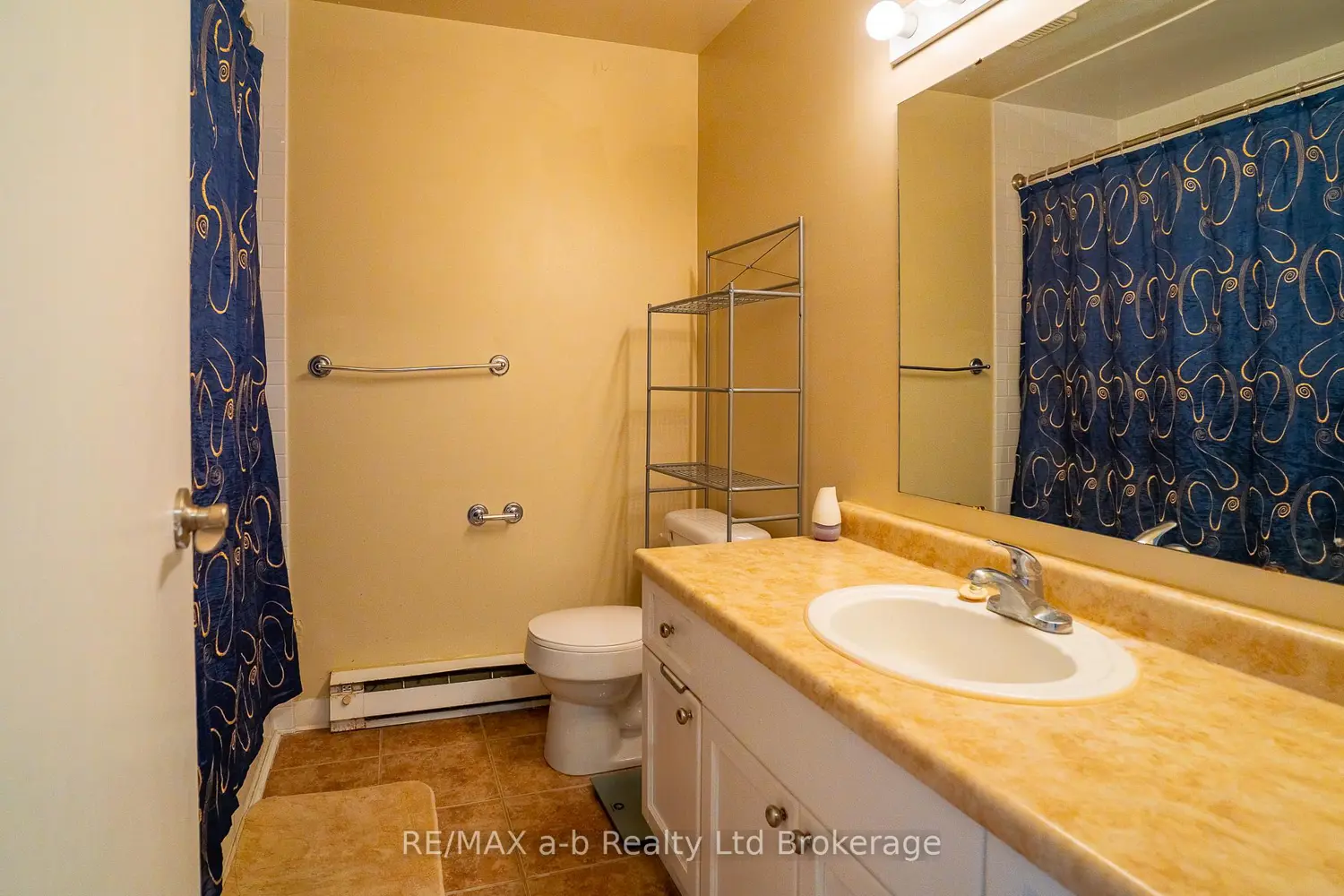 Additional image 8 of 10 Dufferin Street 1