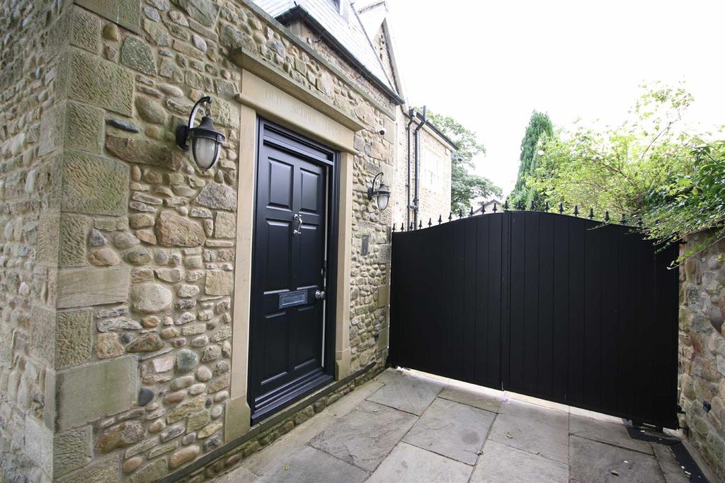 Additional image 2 of 5 bed detached house to rentThe Green, High Coniscliffe, Darlington DL2