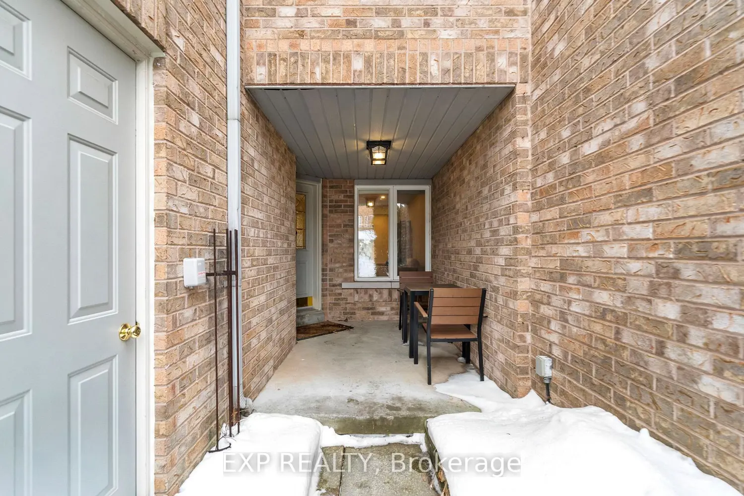 2555 Thomas Street 70