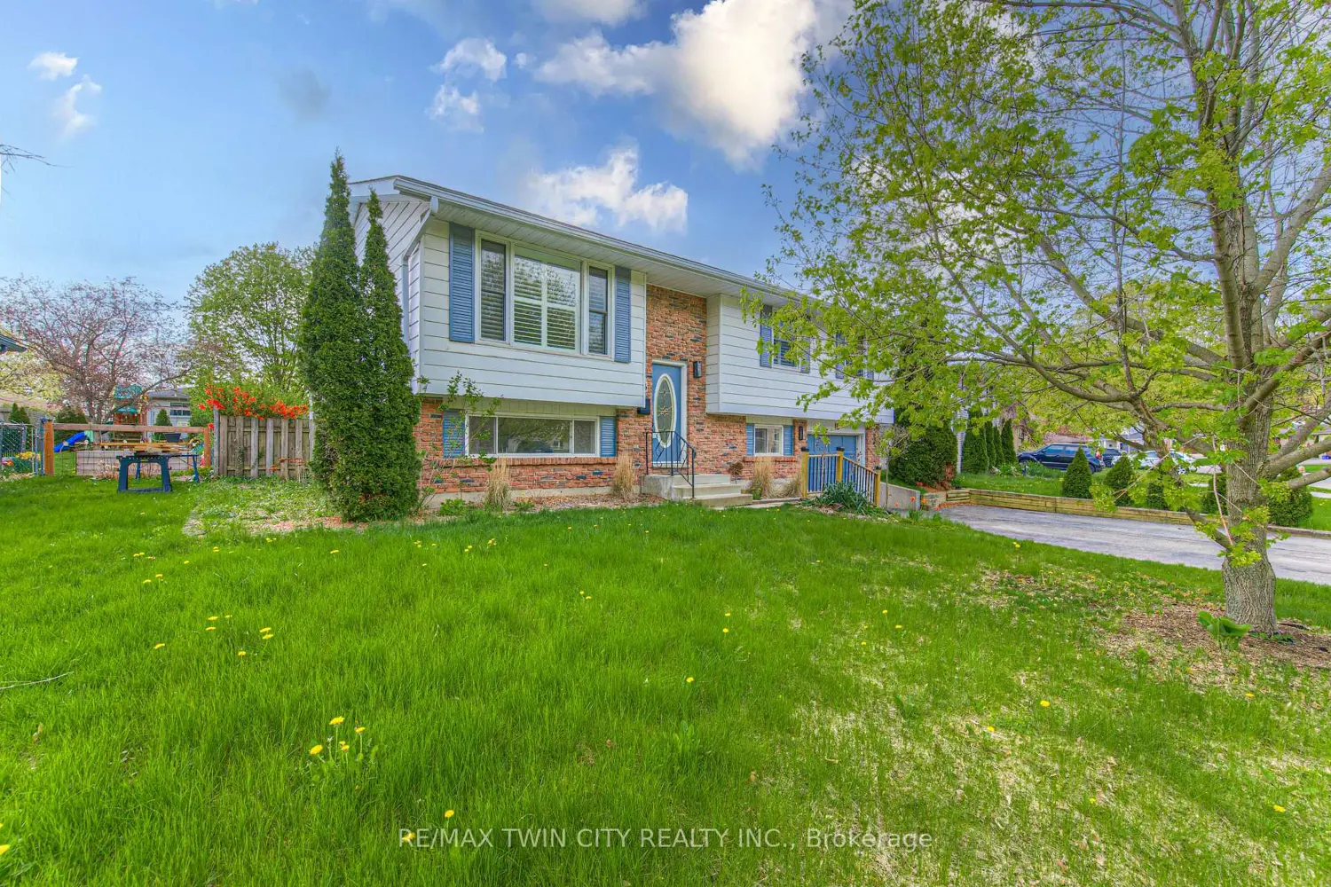 18 Gilston Parkway photo 2