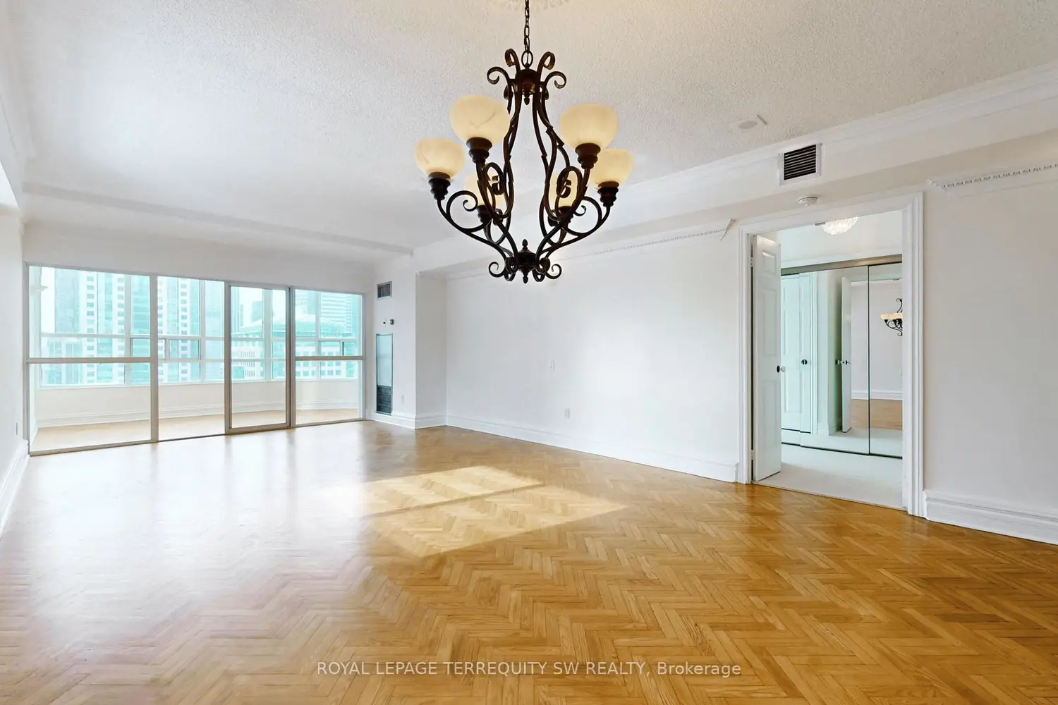 Additional image 3 of 71 Simcoe Street 2001