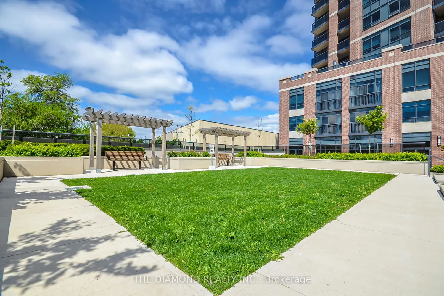Additional image 19 of 61 Heintzman Street 1501
