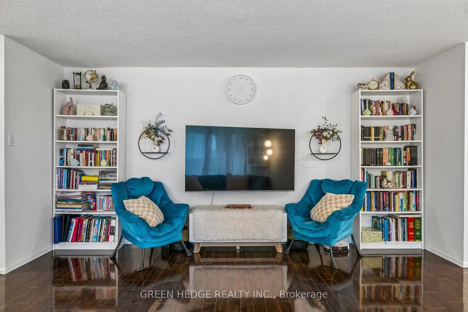 Additional image 7 of 3700 Kaneff Crescent 2102