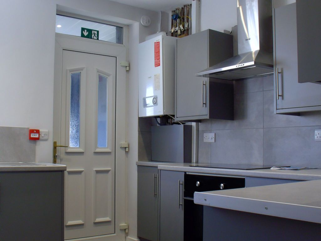 2 bed flat to rentVictoria Road, Holyhead LL65