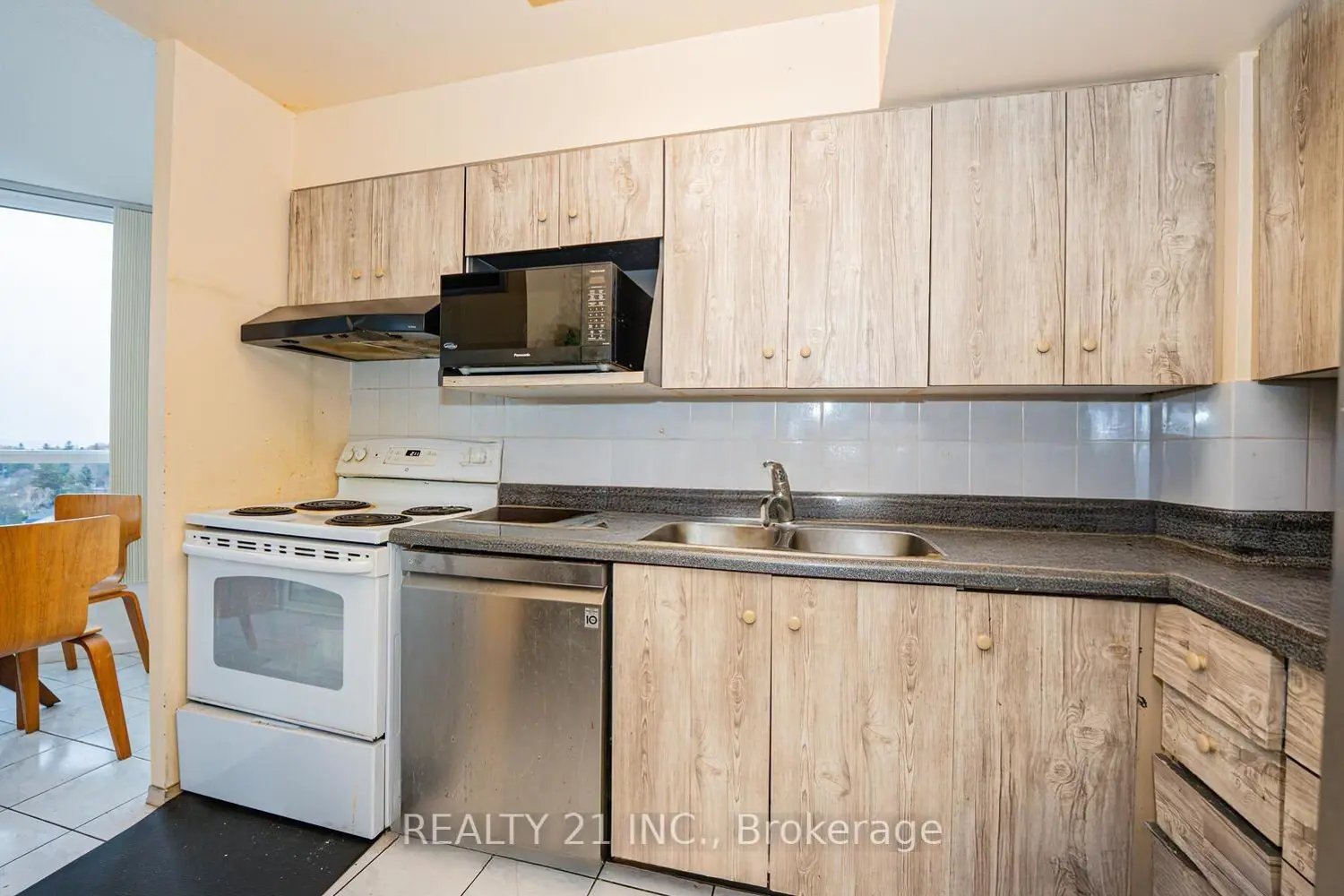 Additional image 7 of 3233 Eglinton Avenue 1107
