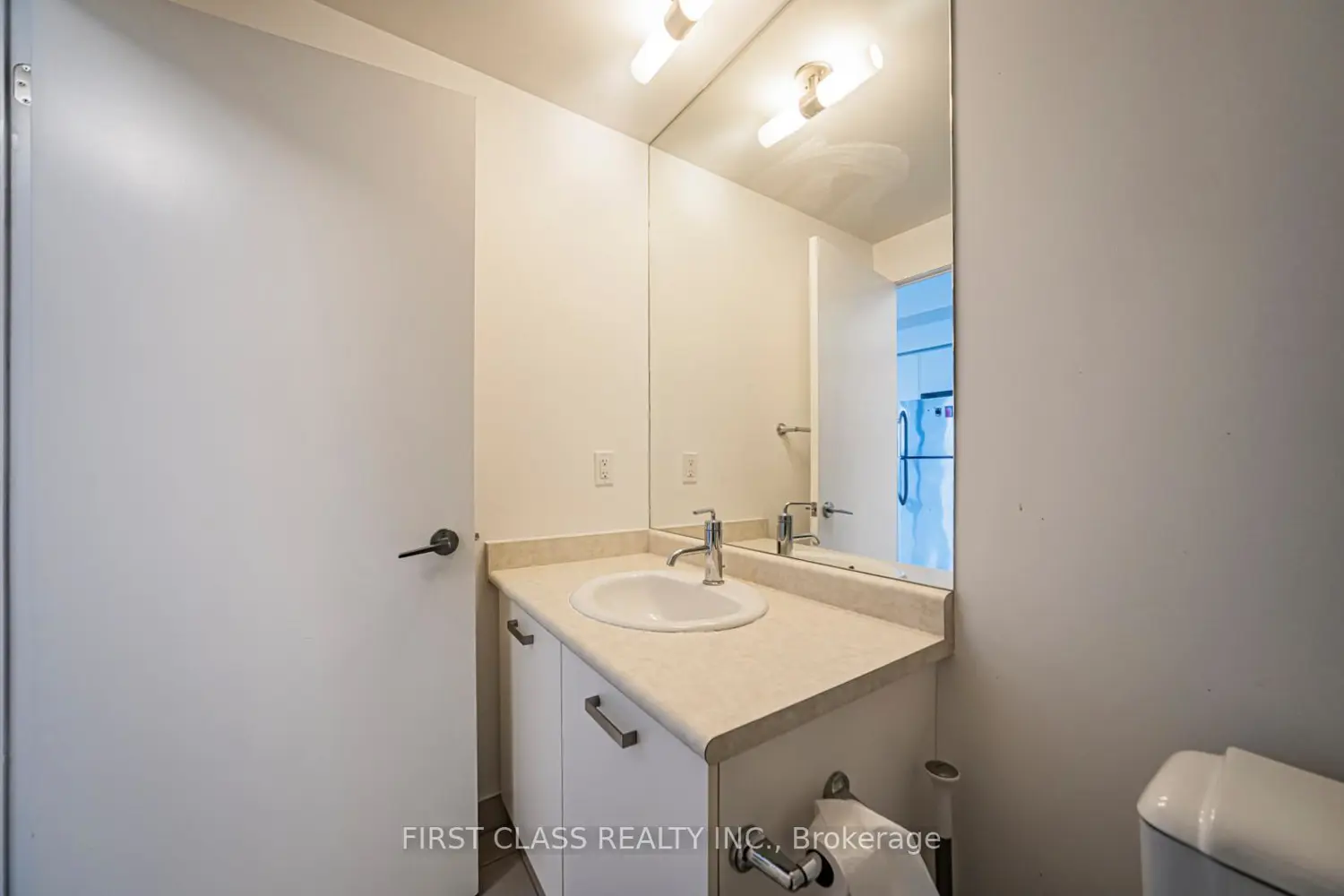 Additional image 8 of 832 Bay Street 4608