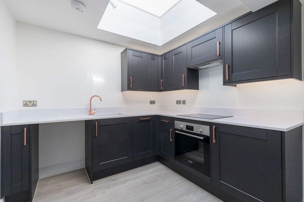 2 bed flat to rentHales Road, Cheltenham GL52