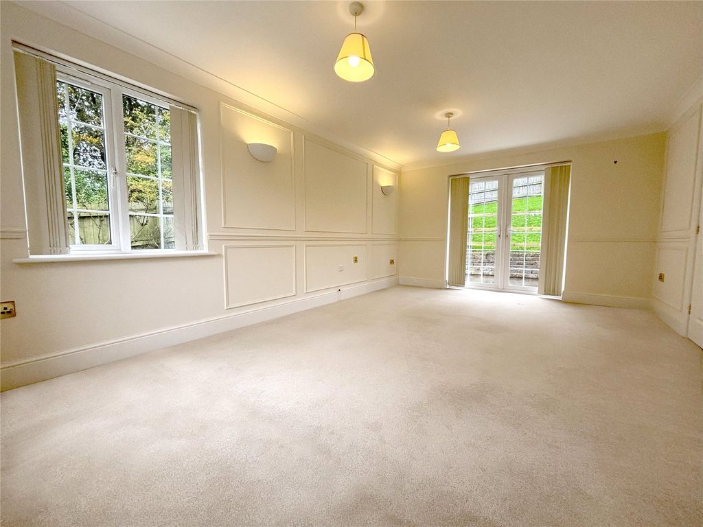 4 bed detached house to rentPinn Hill, Exeter, Devon EX1 photo 5
