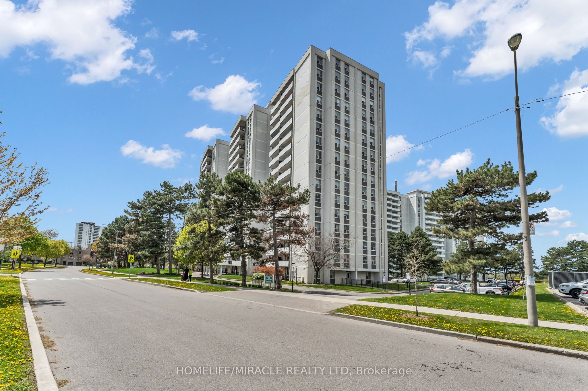 1611-20 Forest Manor Road, Toronto, ON, M2J 1M2