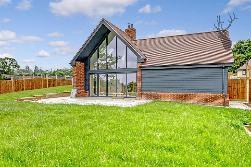 Additional image 35 of 4 bed detached house to rentMott Street, Loughton IG10