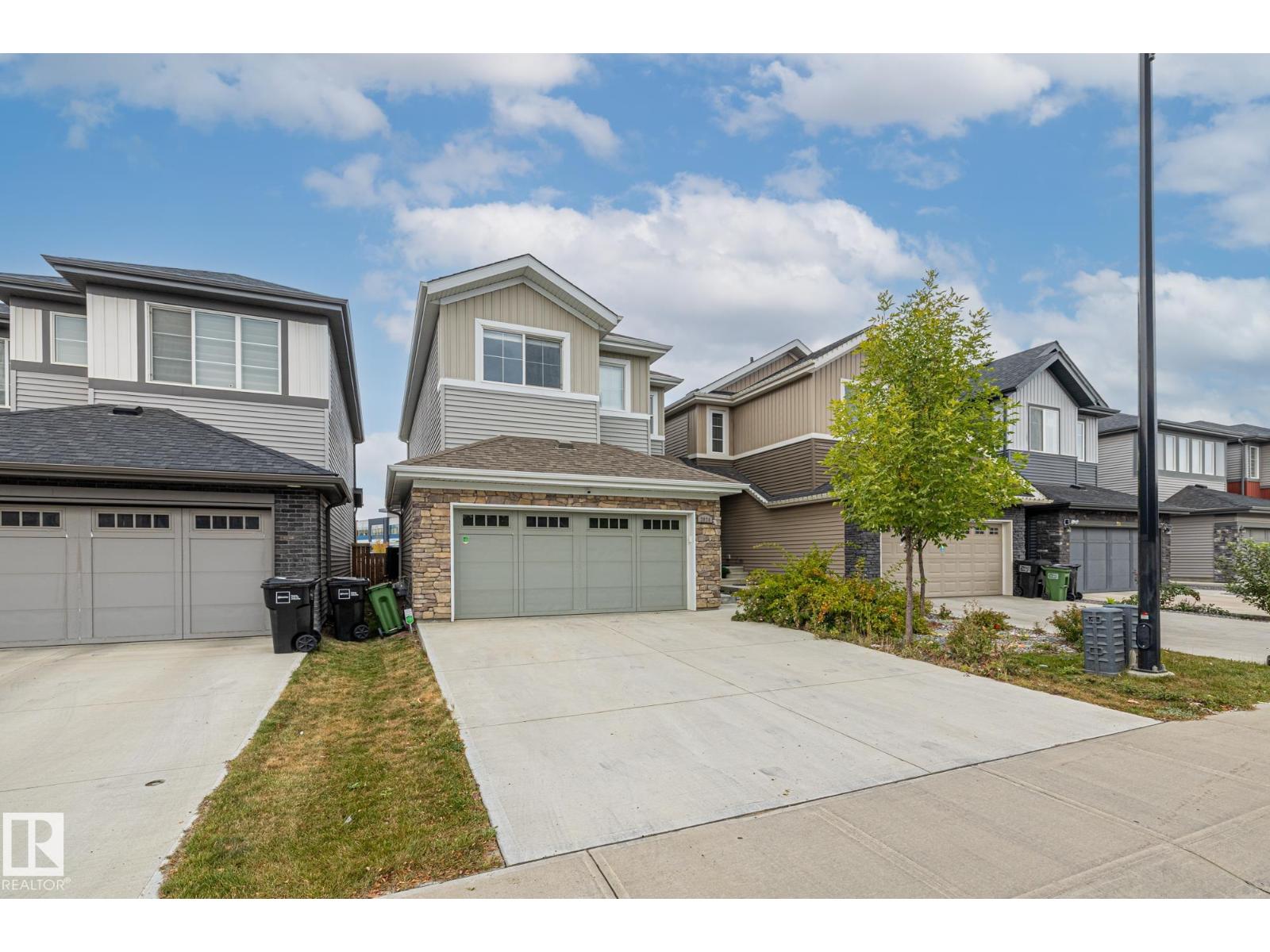 Additional image 3 of 2024 160 Street SW, Edmonton, AB, T6W4E7