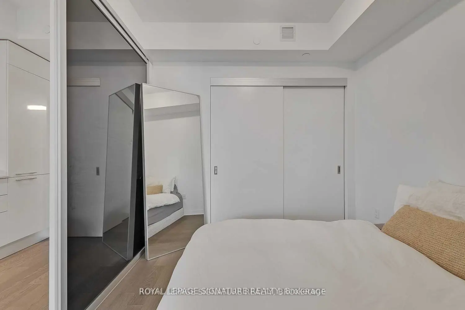 Additional image 10 of 501 Adelaide Street 804