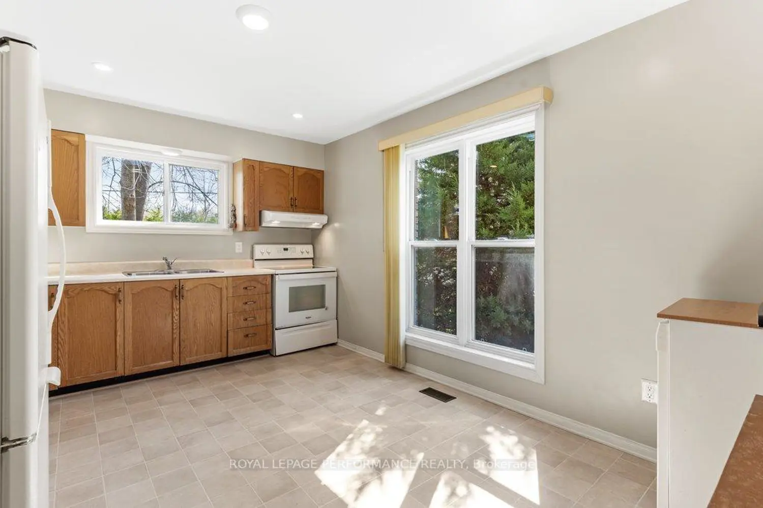 5529 Woodeden Drive photo 4
