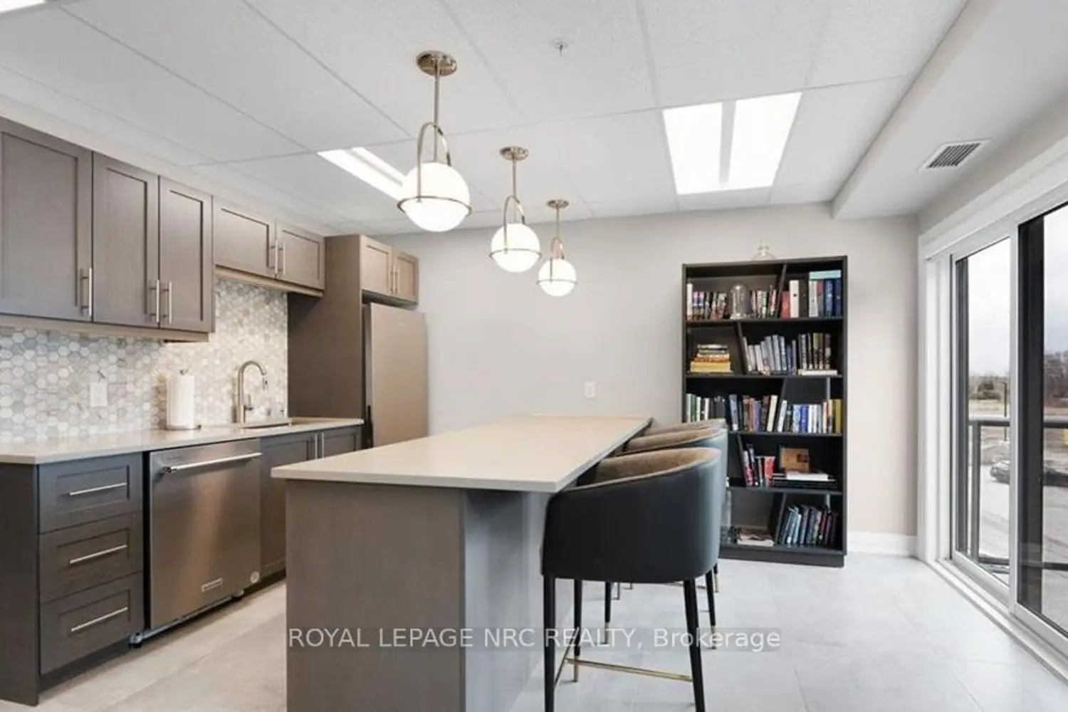 Additional image 15 of 120 Summersides Boulevard 300