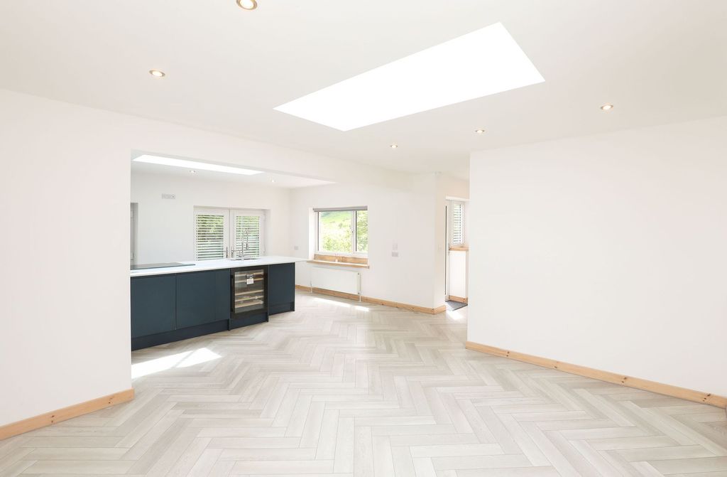 Additional image 2 of 3 bed detached house to rentHockley Lane, Ashover S45