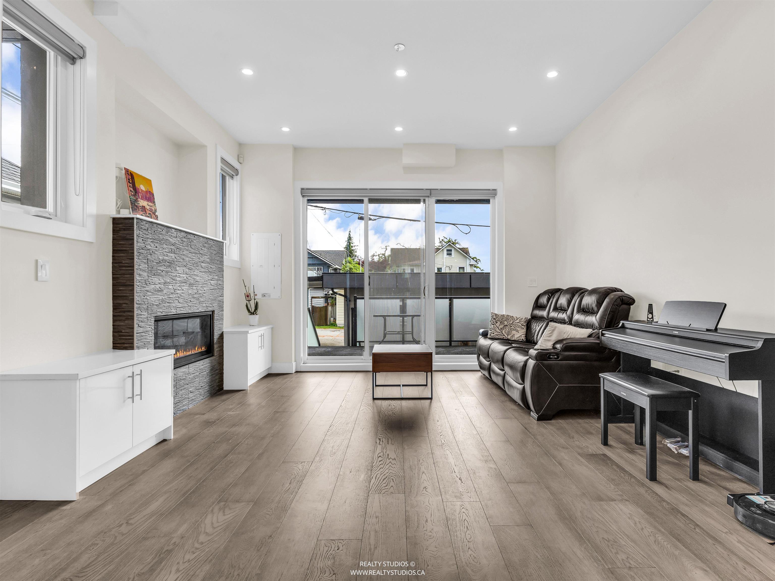 Additional image 2 of 409 Keith Road W, North Vancouver, BC, V7M 1M2