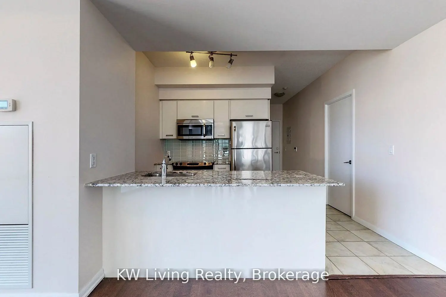 Additional image 12 of 832 Bay Street 1303