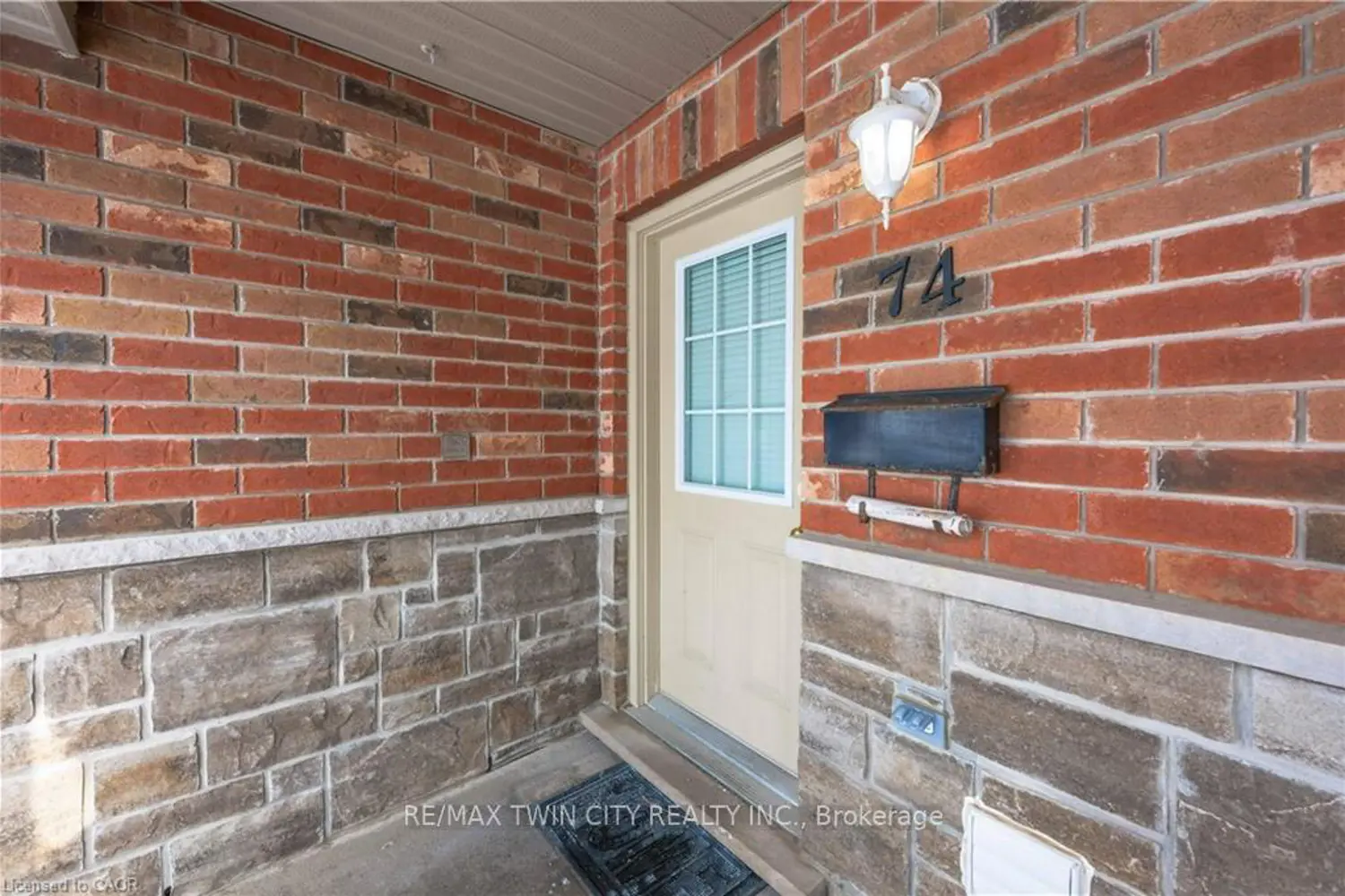 535 Margaret Street 74