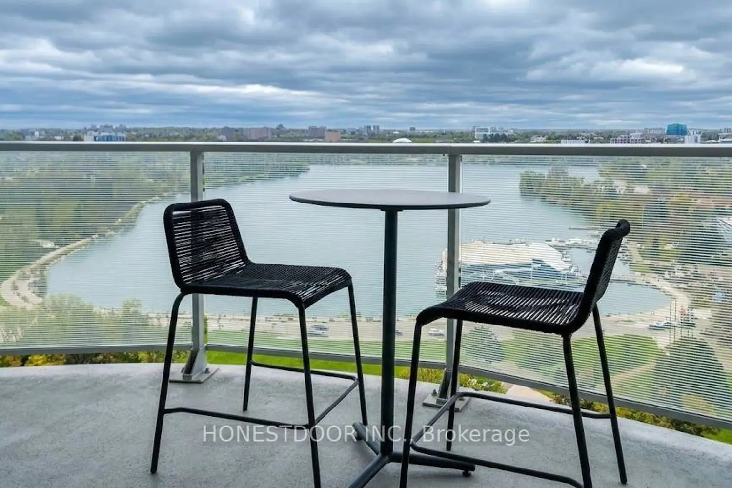 805 Carling Avenue 1704 photo 3