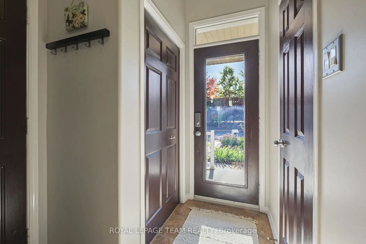 215 Parkrose Private photo 2