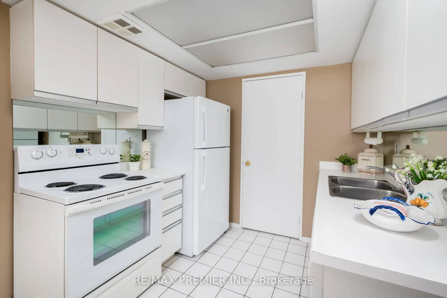 Additional image 7 of 7440 Bathurst Street 1614